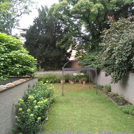 Apartment B&B Baron Osy Suite Second Garden Antwerp